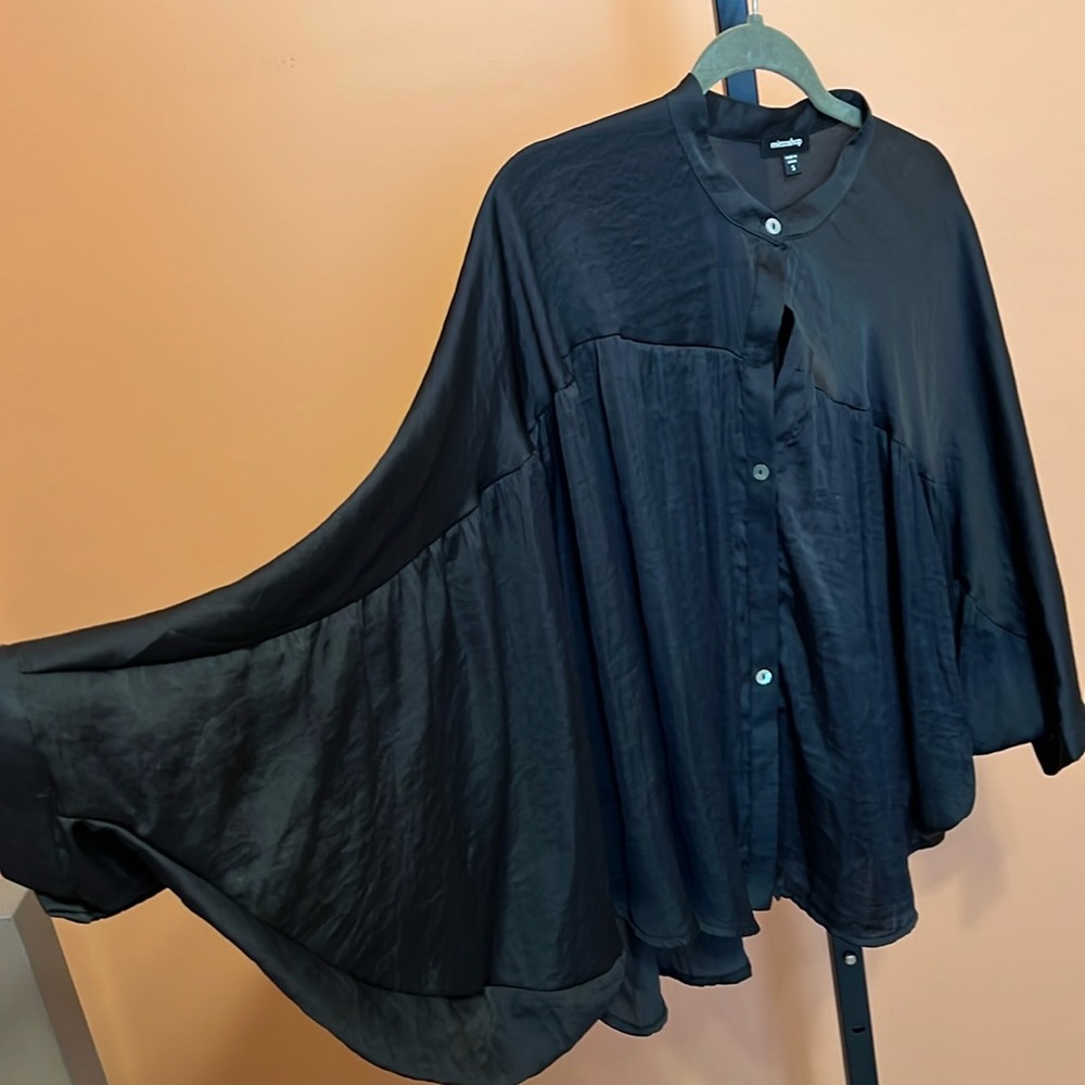 Mittoshop silky black top with batwing sleeves
